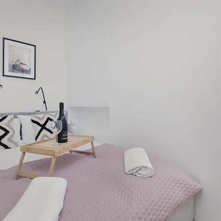 Vespa By Renters Apartment *